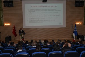 Uşak Üniversitesi’nde yeni akademik yılın ilk dersini Prof. Dr. Nevzat Tarhan verdi…