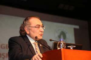 Prof. Dr. Nevzat Tarhan Aydın Üniversitesi’nde bağımlılık ve haz ilişkini anlattı.