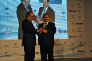 Rektör Tarhan’a Fatih Üniversitesi’nden Topluma Katkı Ödülü verildi…