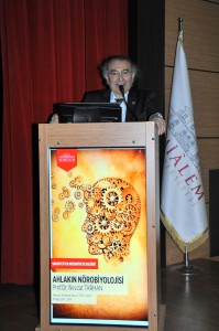 Prof. Dr. Nevzat Tarhan Bezm-i Alem öğrencilerine “Ahlakın Nörobiyolojisi” ni anlattı.
